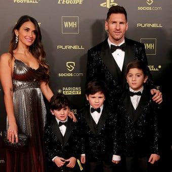 lionel-messi-con-antonela-roccuzzo___i3RgdJIgE_340x340__1