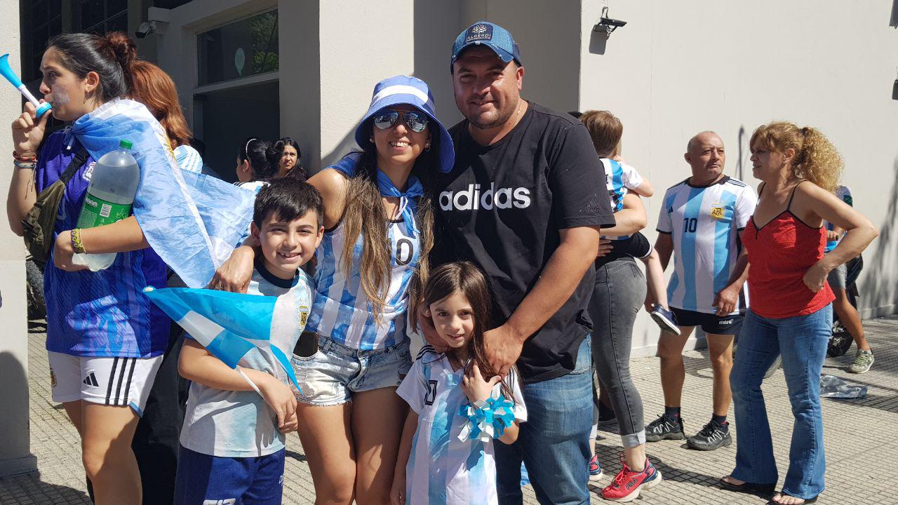 photo_4974733883518069389_y