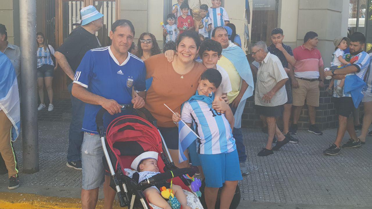 photo_4974733883518069395_y