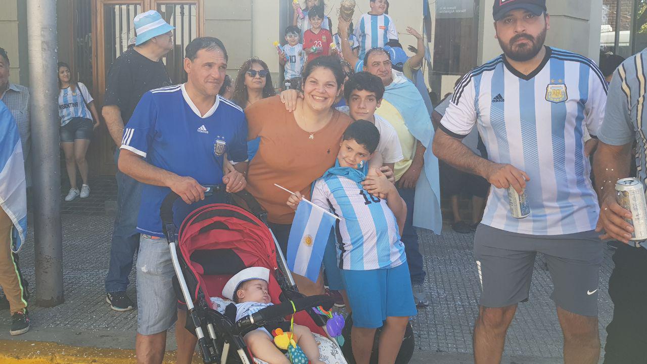 photo_4974733883518069387_y