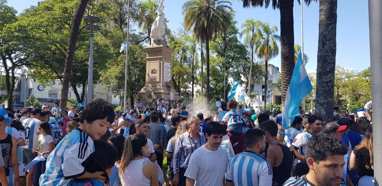 photo_4974733883518069393_y