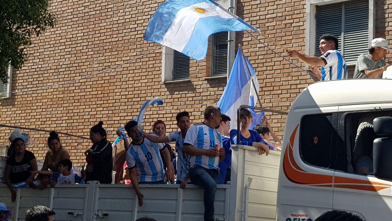 photo_4974733883518069384_y