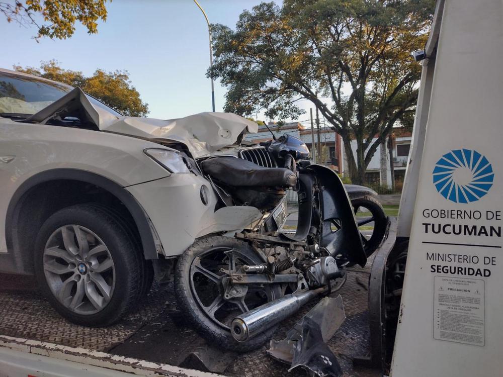 sobre-la-mate-de-luna-tragico-choque-entre-camioneta-bmw-motocicleta-foto-la-gaceta--matias-quintana-940533-093212
