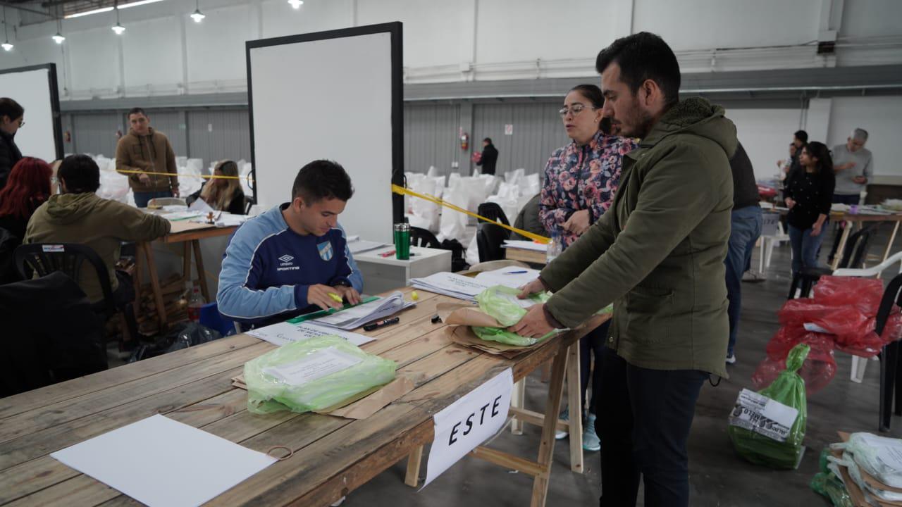 5b7810ca-694f-440f-a707-01463f094fb7