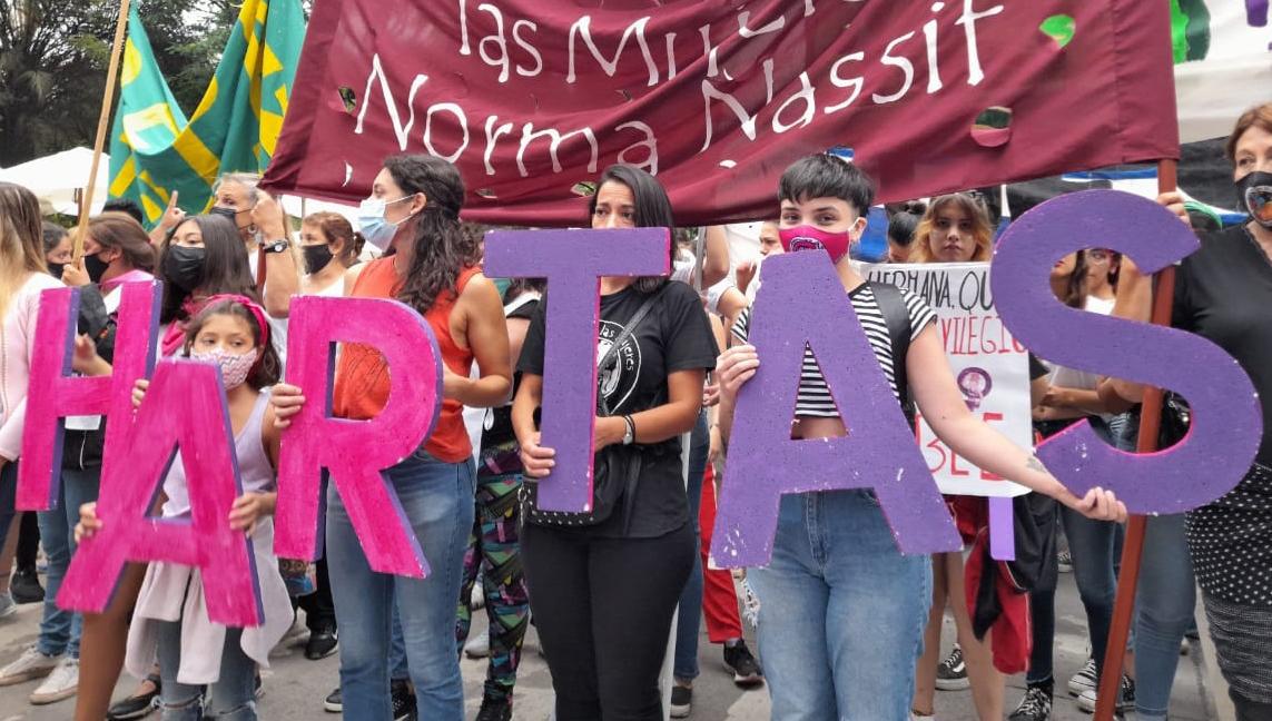 da-internacional-de-la-mujer-con-reclamos-vida-contra-violaciones-arranco-marcha-8m-tucuman-933854-185438