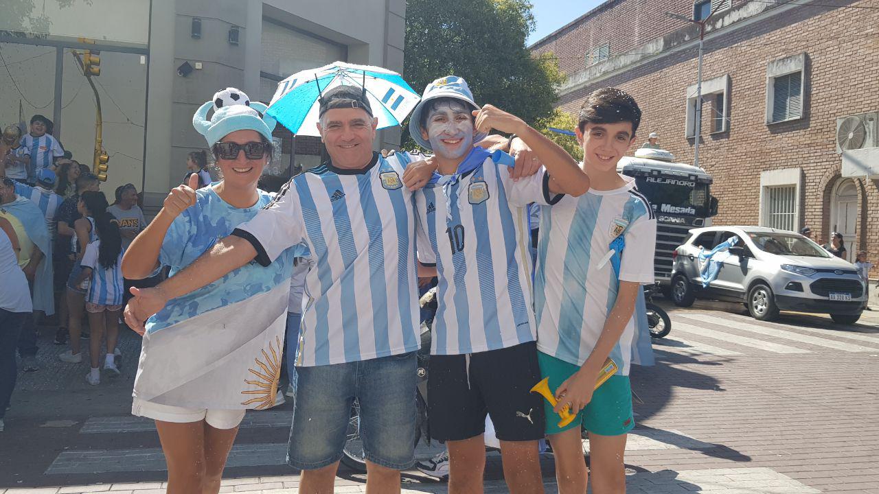 photo_4974733883518069388_y