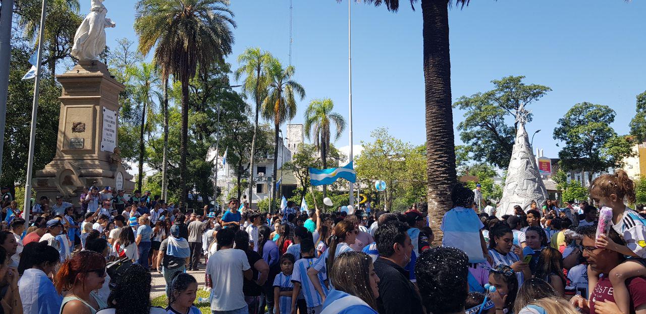 photo_4974733883518069391_y