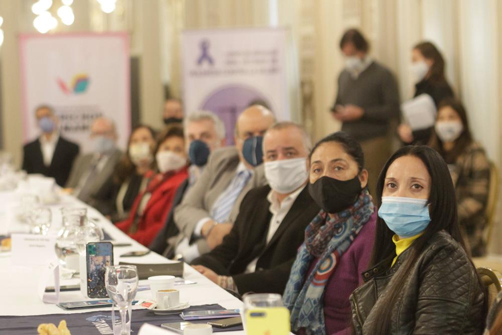 Manzur-en-Ley-Micaela-participantes-43