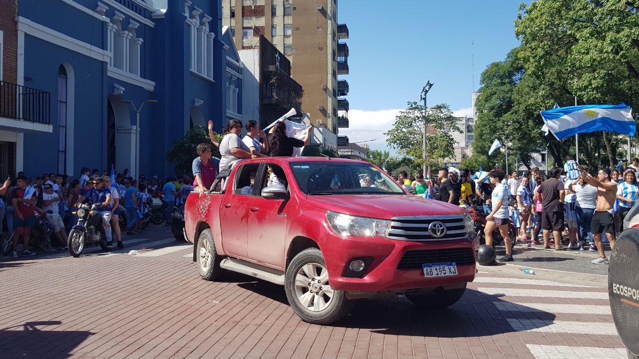 photo_4974733883518069390_y