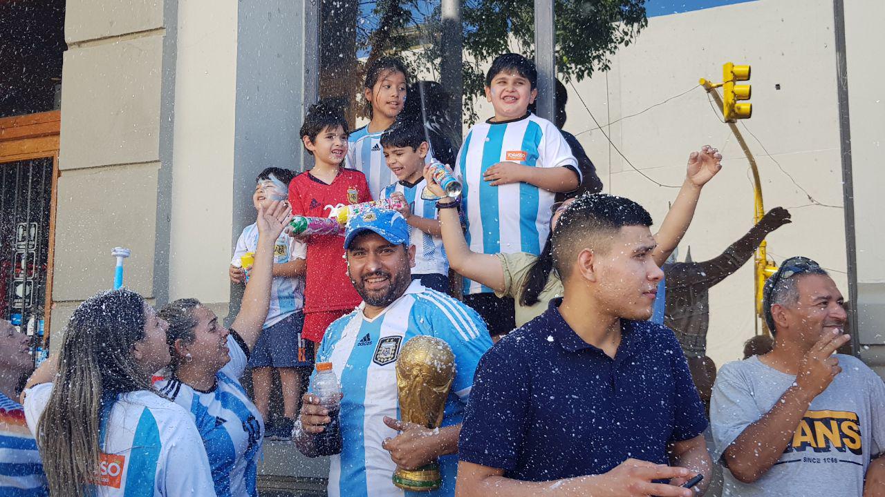 photo_4974733883518069386_y