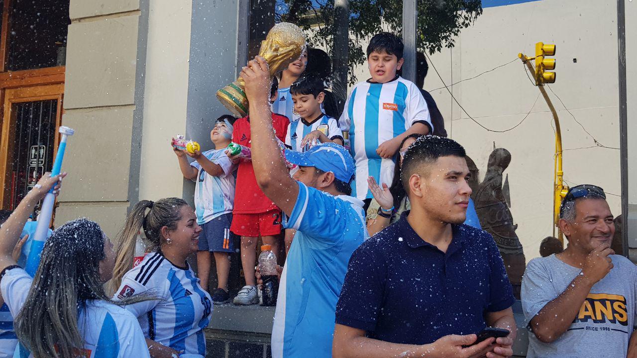 photo_4974733883518069385_y