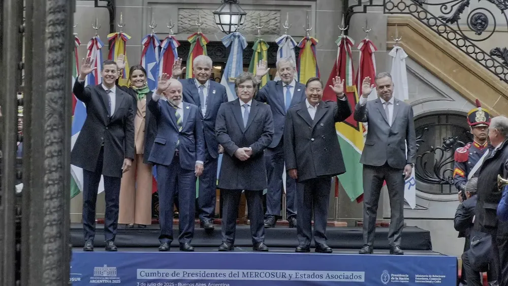 el-presidente-javier-milei-junto-a-sus-pares-en-la-cumbre-del-mercosur-foto-tn-juan-pablo-chaves-K7LZGZ7MHJGD5HRBS3ZM27ZRXU