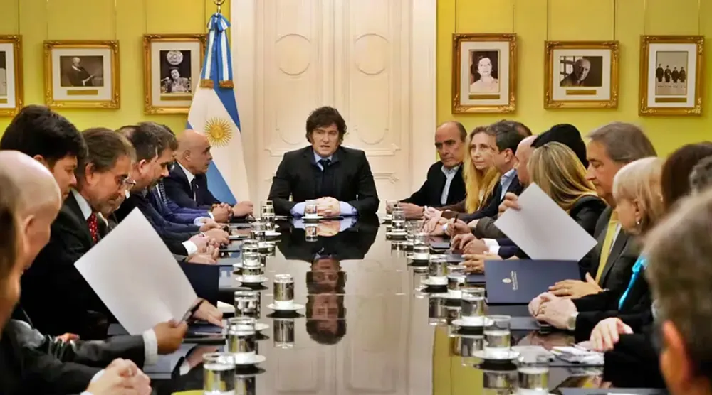 MILEI JUNTO A SU GABINETE