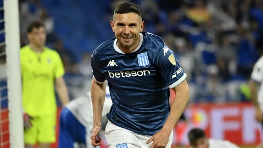 el-festejo-de-maravilla-martinez-tras-el-gol-de-racing-ante-velez_862x485