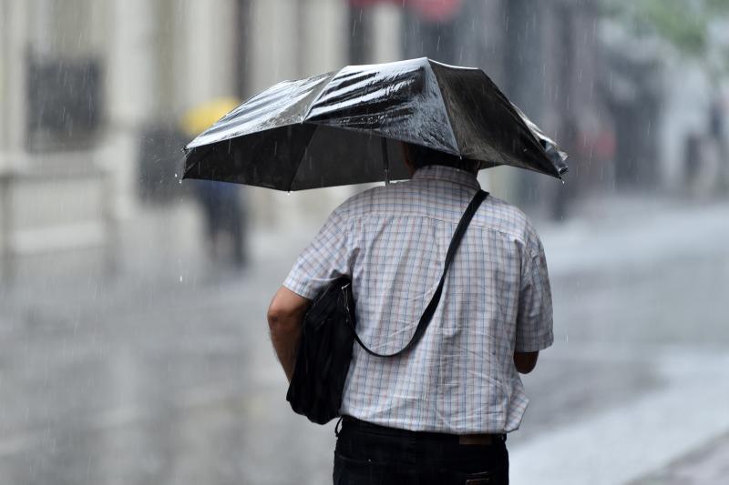 paraguas-piloto-botas-todo-dia-estara-fresco-lluvioso-805040-084104