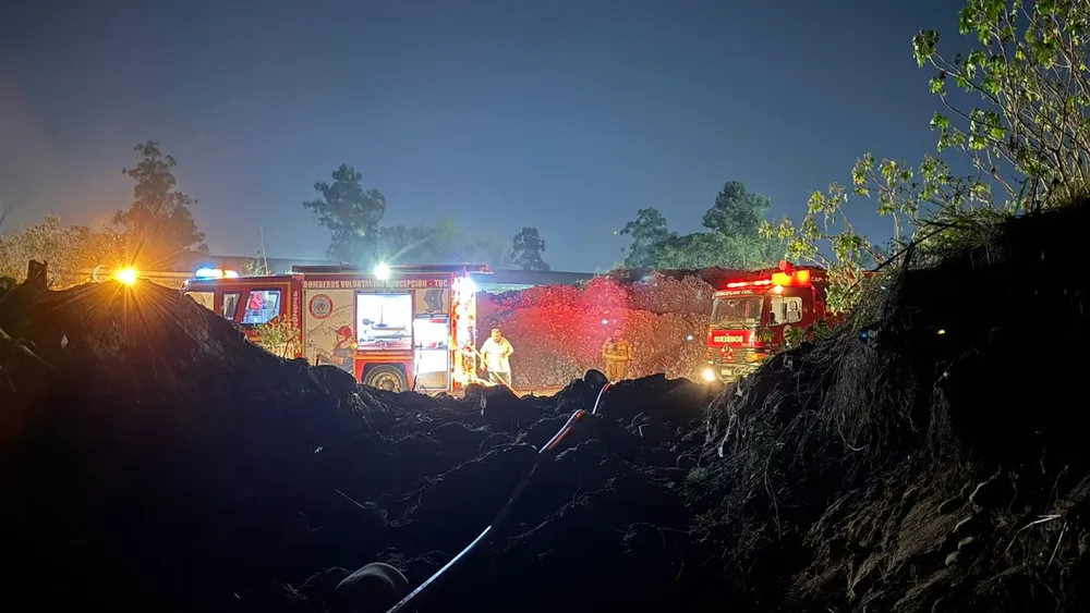 WhatsApp Image 2025-10-13 at 23.00.02