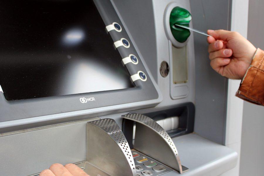 cajero-automatico-tarjeta-900x600