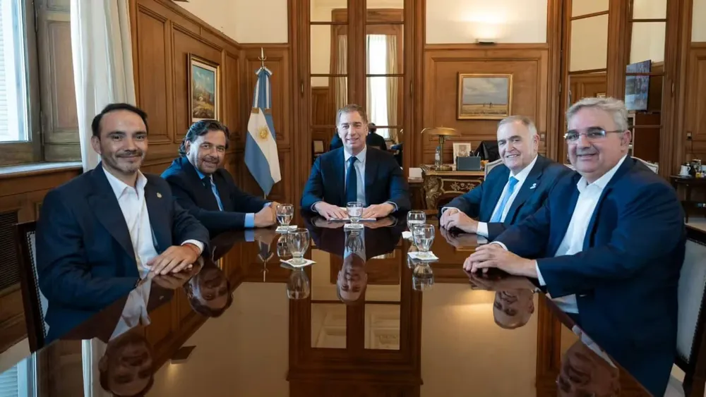 diego-santilli-con-los-gobernadores-raul-jalil-catamarca-osvaldo-jaldo-tucuman-gustavo-saenz-salta-y-juan-pablo-valdes-corrientes-foto-jefatura-de-gabinete-HSHRXSWVMBC6BK6XMDBMM4NH7A