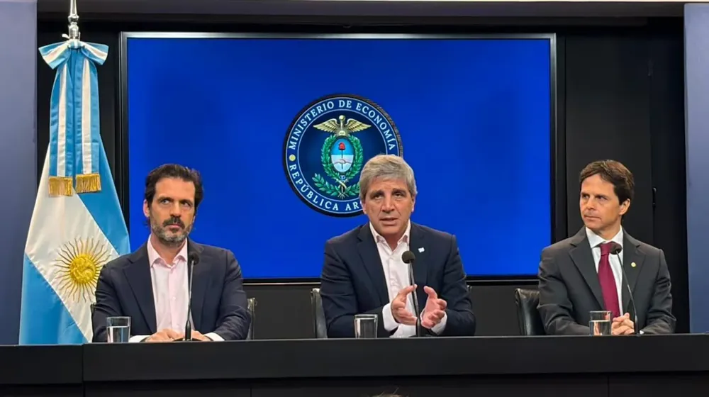 luis-caputo-anuncio-un-plan-para-impulsar-los-creditos-hipotecarios-con-un-fondo-que-maneja-la-anses-foto-julia-darrissotn-NBX6JOVKMZGQJDKF6GDA3Q3QKY