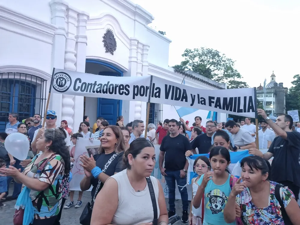 a09b40b9-156f-42c9-b896-a75c7436dc3e