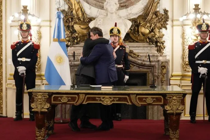 javier-milei-y-lisandro-catalan-abrazo-jura