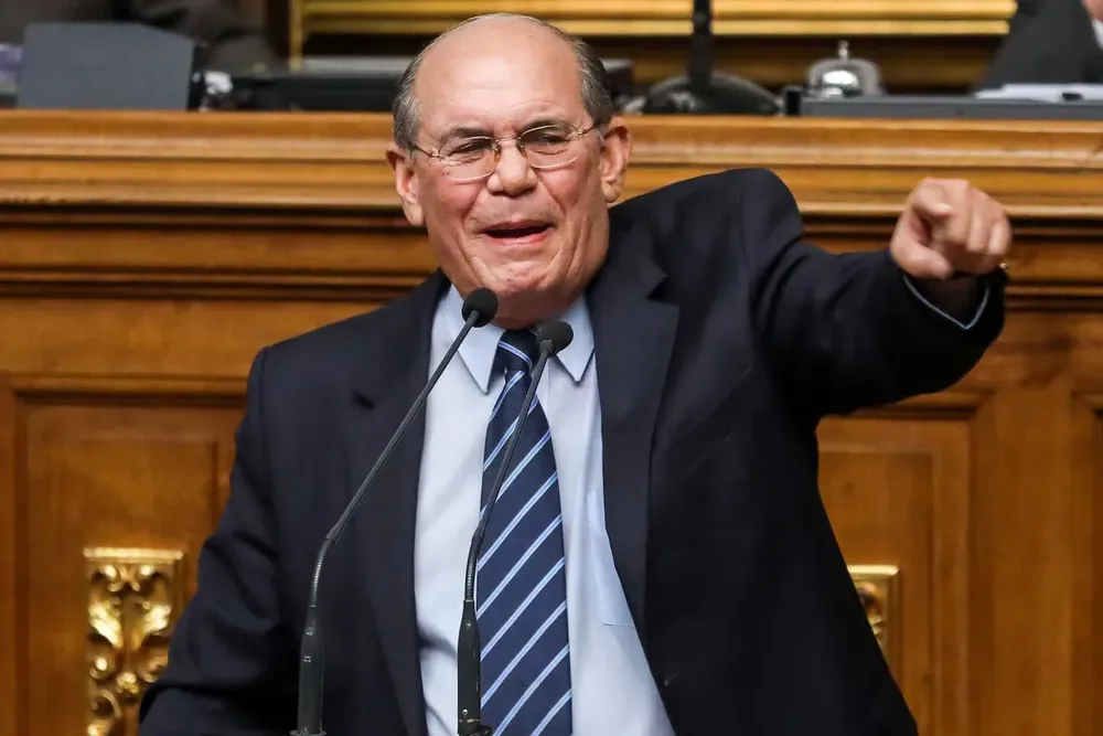 omar-gonzalez-hablando-en-una-sesion-de-la-asamblea-nacional-an-en-el-palacio-federal-legislativo-en-caracas-venezuela-foto-efe-A7VI24SWZFEVTDZGEMW7GK6LBI