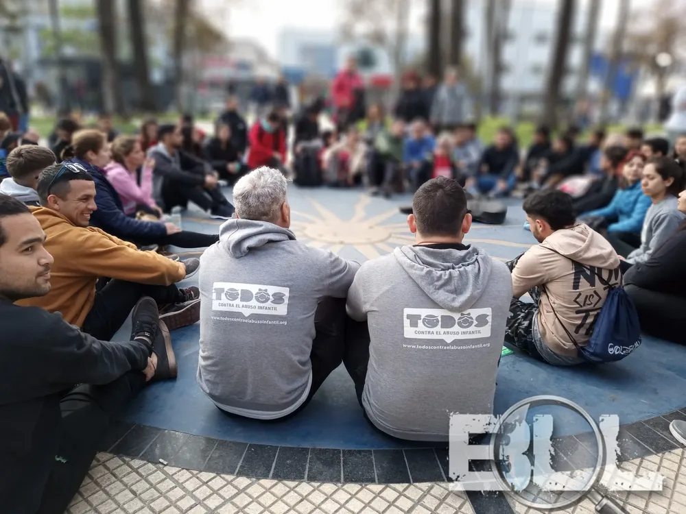 sentada - plaza Mitre 1