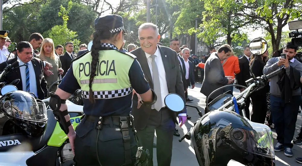 moto - gobernador saludo