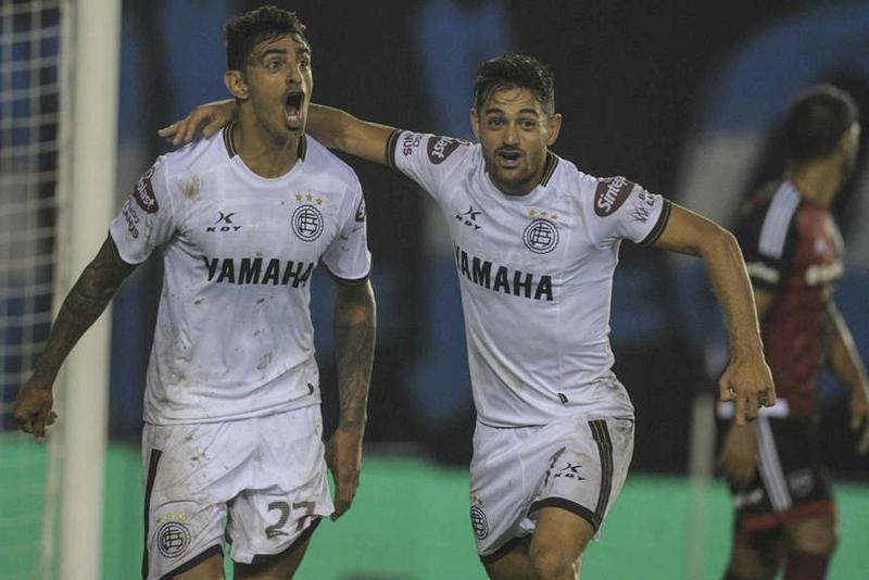 fotos-Lanus-Newells_OLEIMA20160304_0232_28