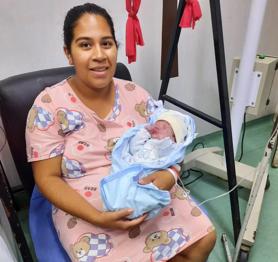 rotary -. mama bebe nacido 1 enero