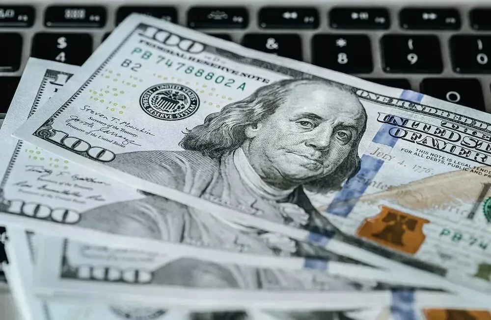 dolar-y-dolares-billete-cara-grande