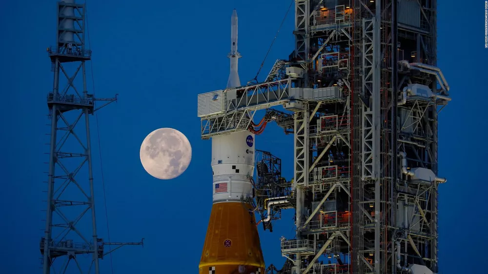 220823173359-01-nasa-artemis-moon-race-with-china-full-169-1