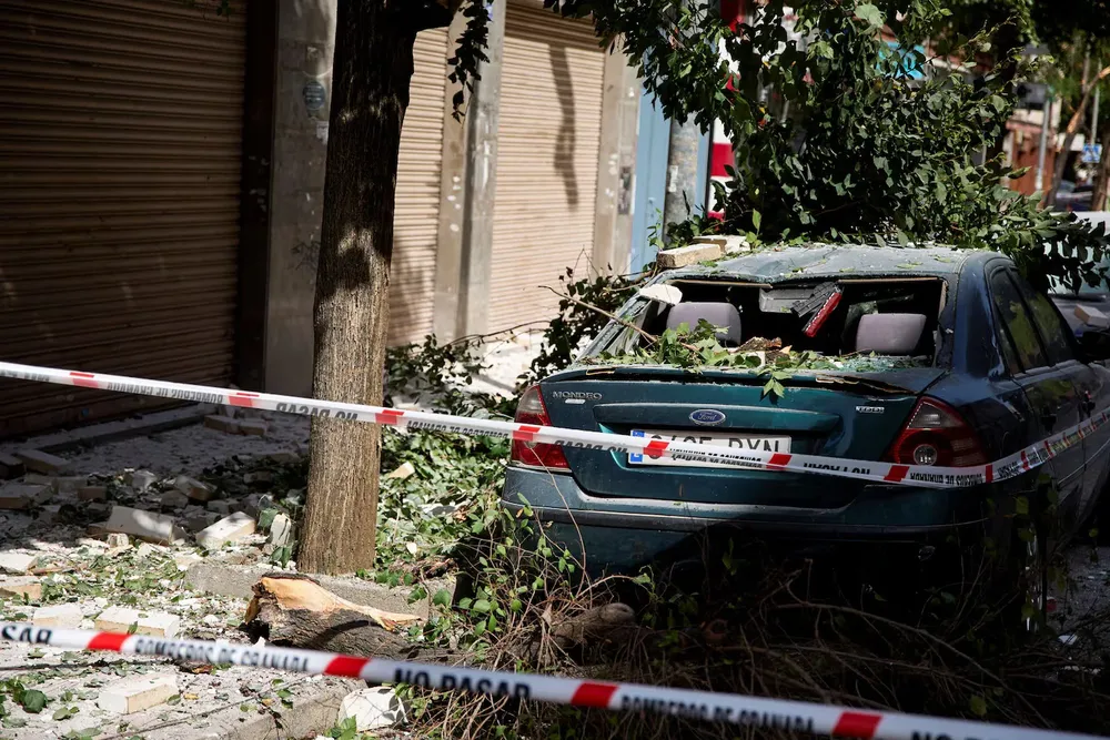 danos-en-un-auto-por-el-terremoto-de-magnitud-48-en-granada-foto-reutersfermin-rodriguez-NARM527Z67J263FDBOHSH73W4E