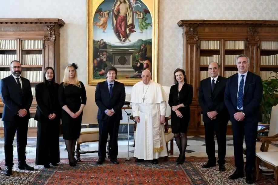 javier-milei-papa-francisco-comitivajpg